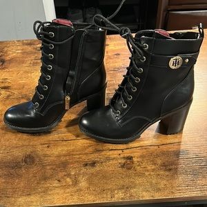 Black mid length 8.5 Tommy Hilfiger